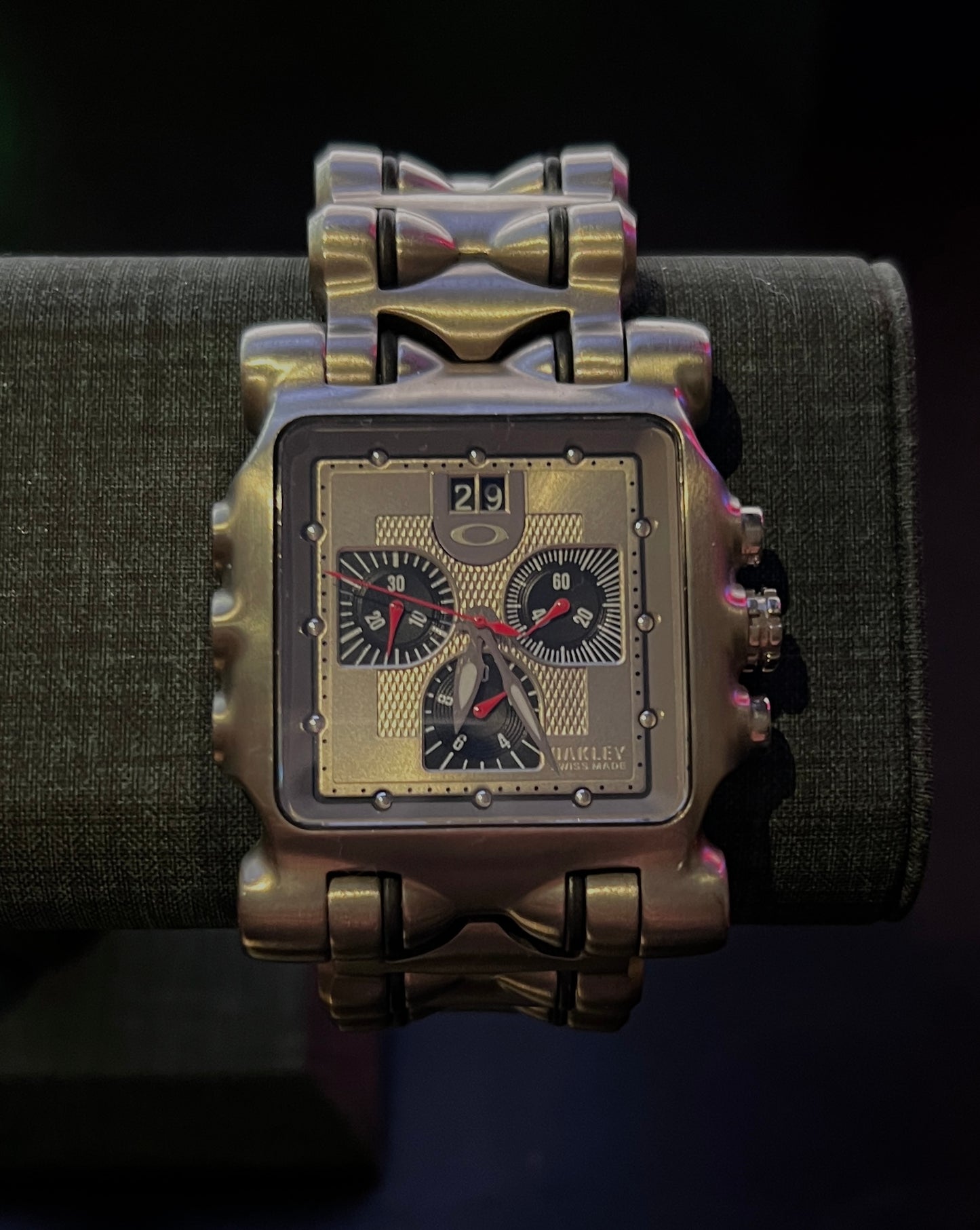 Oakley Minute Machine 10-194 - Fabeau & Co.